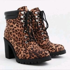11WW- Chicos Boots